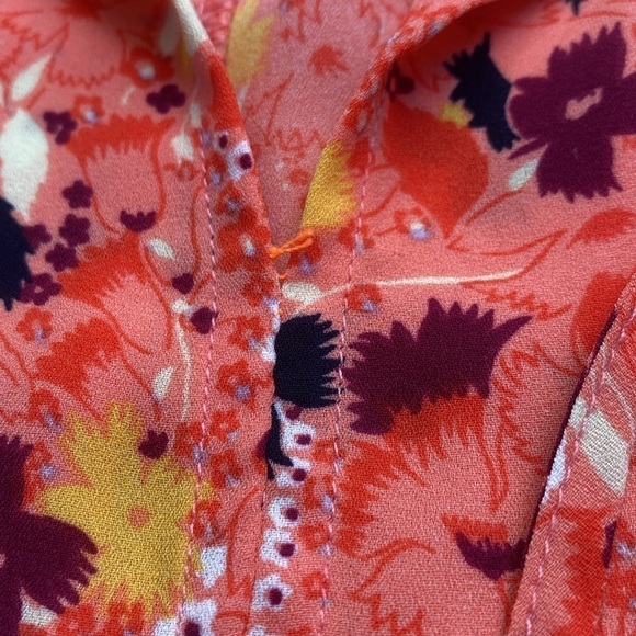 Gap floral peplum blouse with flutter sleeves. - Picture 8 of 12